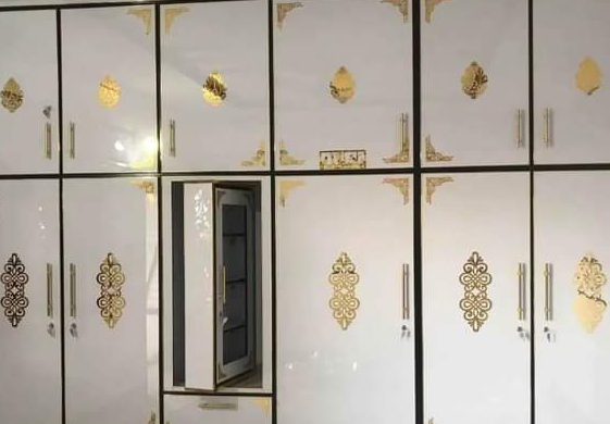 Decorative wall panels with leaf shape acrylic accents.